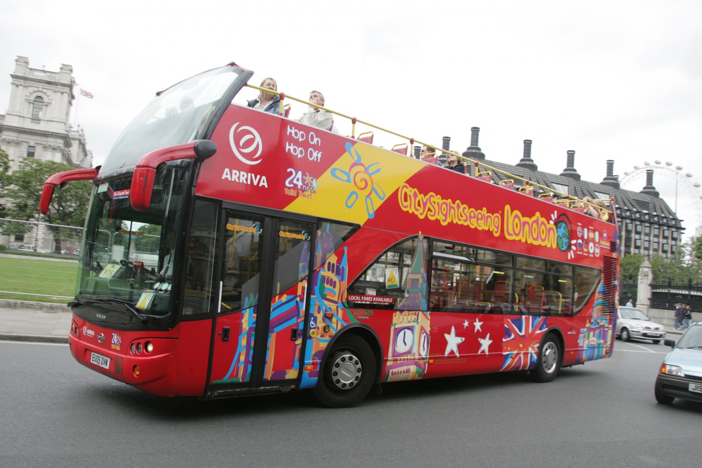 guided bus tours london