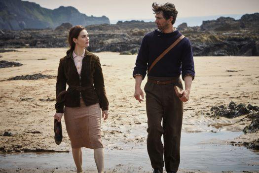 The Guernsey Literary and Potato Peel Pie Society film still (02) © STUDIOCANAL S.A.S